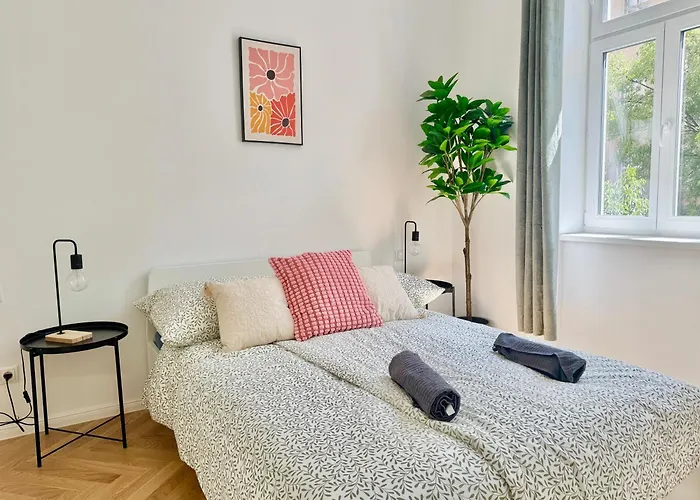 Stylish With Balcony Near Center Διαμέρισμα